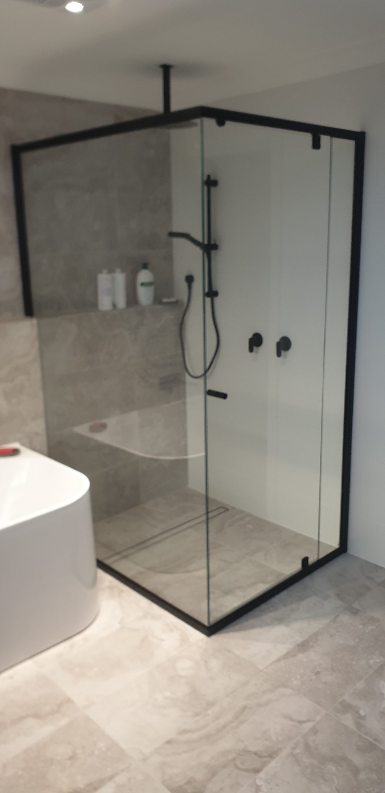 You are currently viewing Custom Shower Screen Vs Pre Fabricated Shower Screens