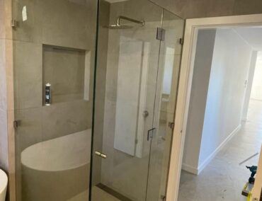 Custom Shower Screen Vs Pre Fabricated Shower Screens